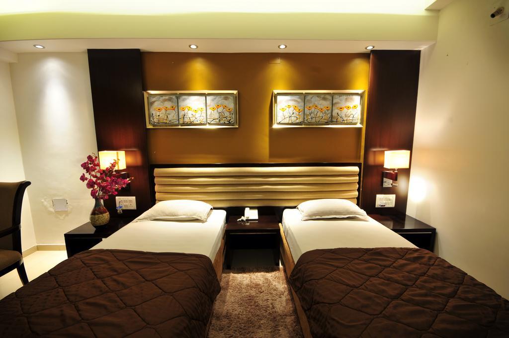 Hotel Surabhi Regency Ананд Номер фото