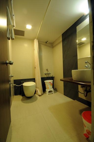 Hotel Surabhi Regency Ананд Экстерьер фото