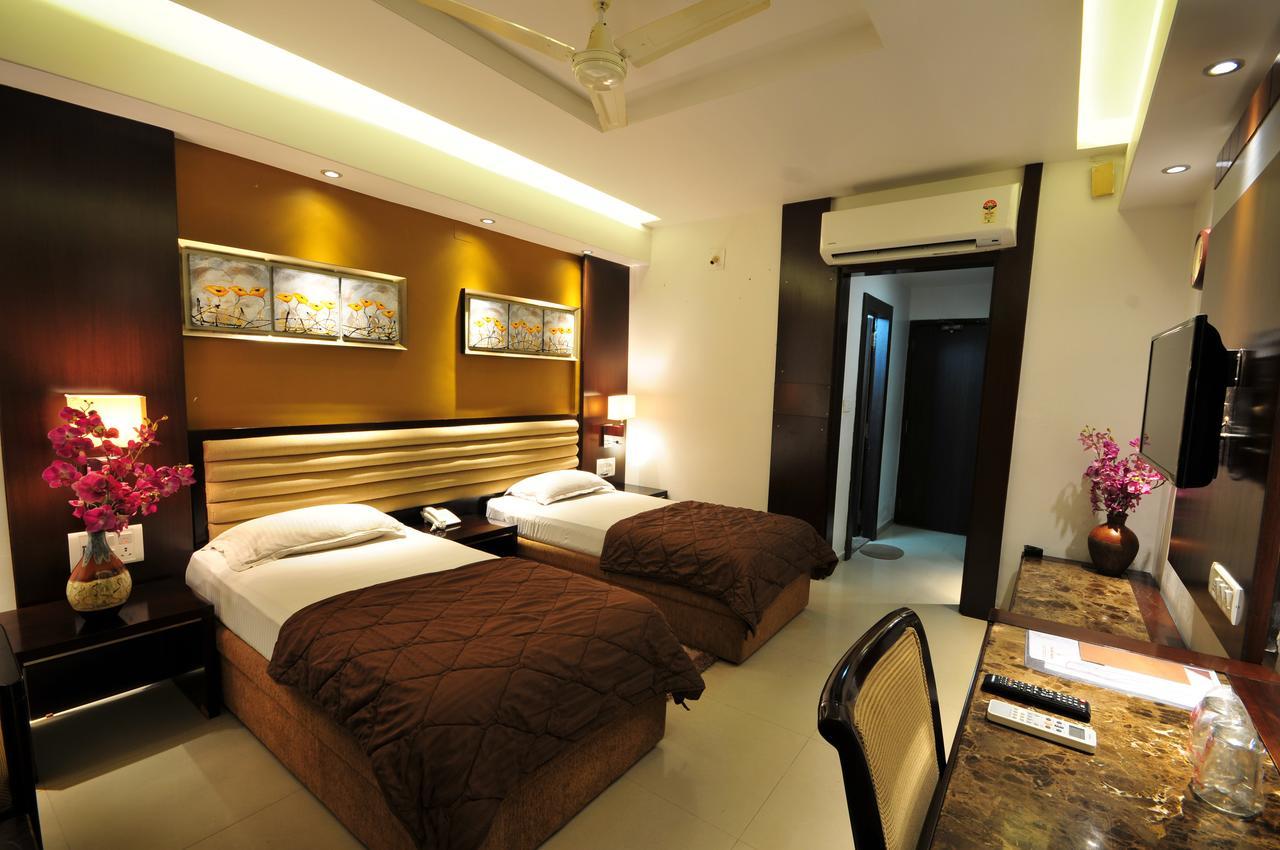 Hotel Surabhi Regency Ананд Экстерьер фото